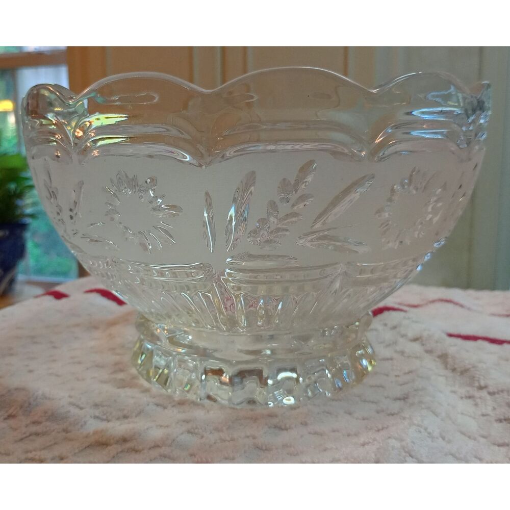 Zajecar Clear Crystal Etched Floral Scalloped Vintage Bowl Size 8"